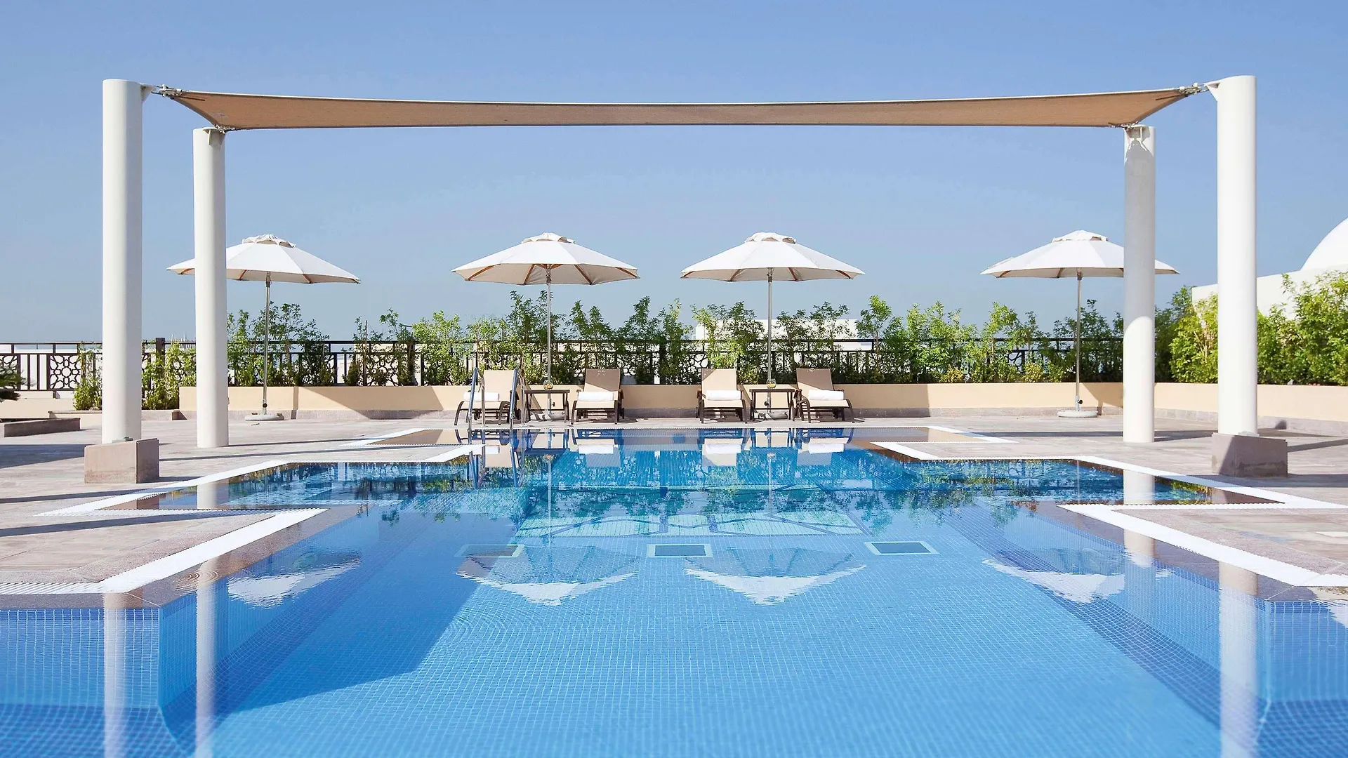 Moevenpick Hotel Apartments Al Mamzar דובאי 5*,  איחוד האמירויות הערביות