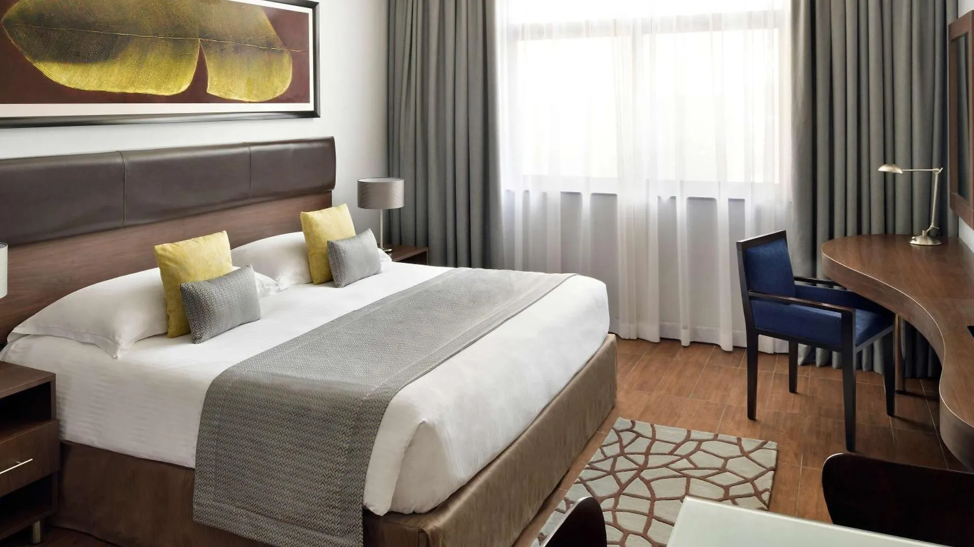 Mövenpick Hotel Apartments Al Mamzar Dubai 5*,
