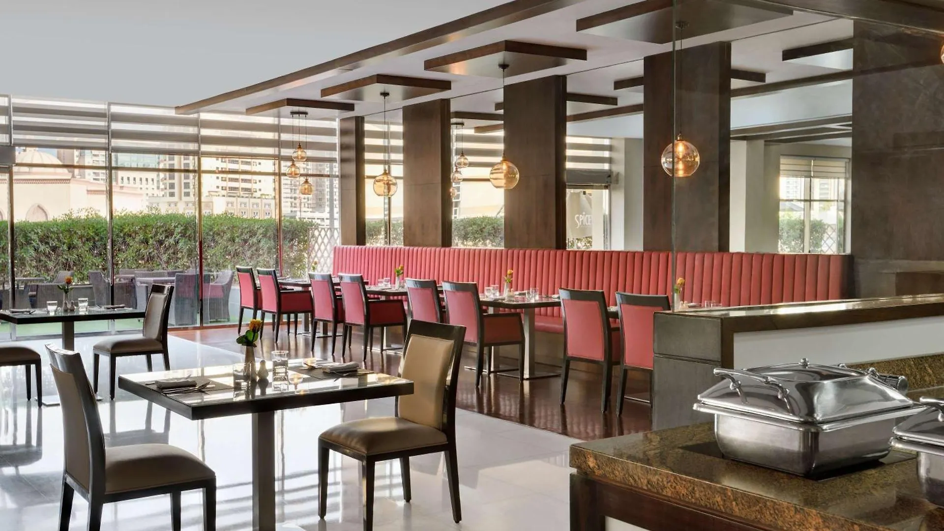 Mövenpick Hotel Apartments Al Mamzar Dubai 5*,